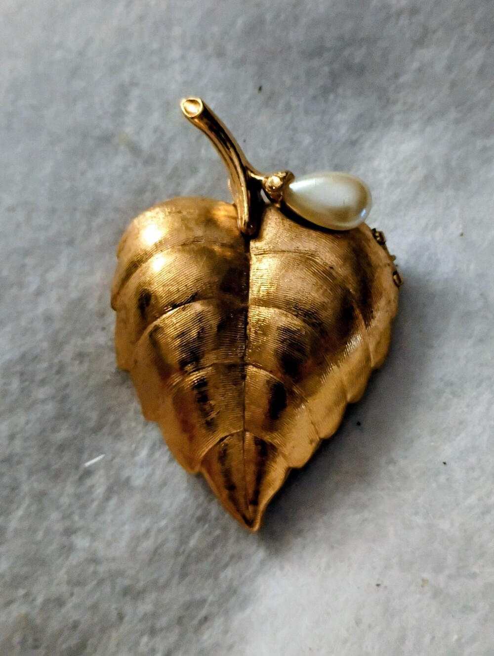 Vintage Gold Tone Large Leaf Brooch Avon